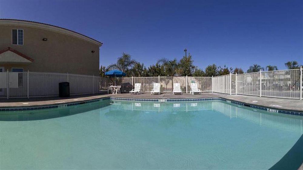 Holiday Inn Express Delano Highway 99 By Ihg Exterior photo