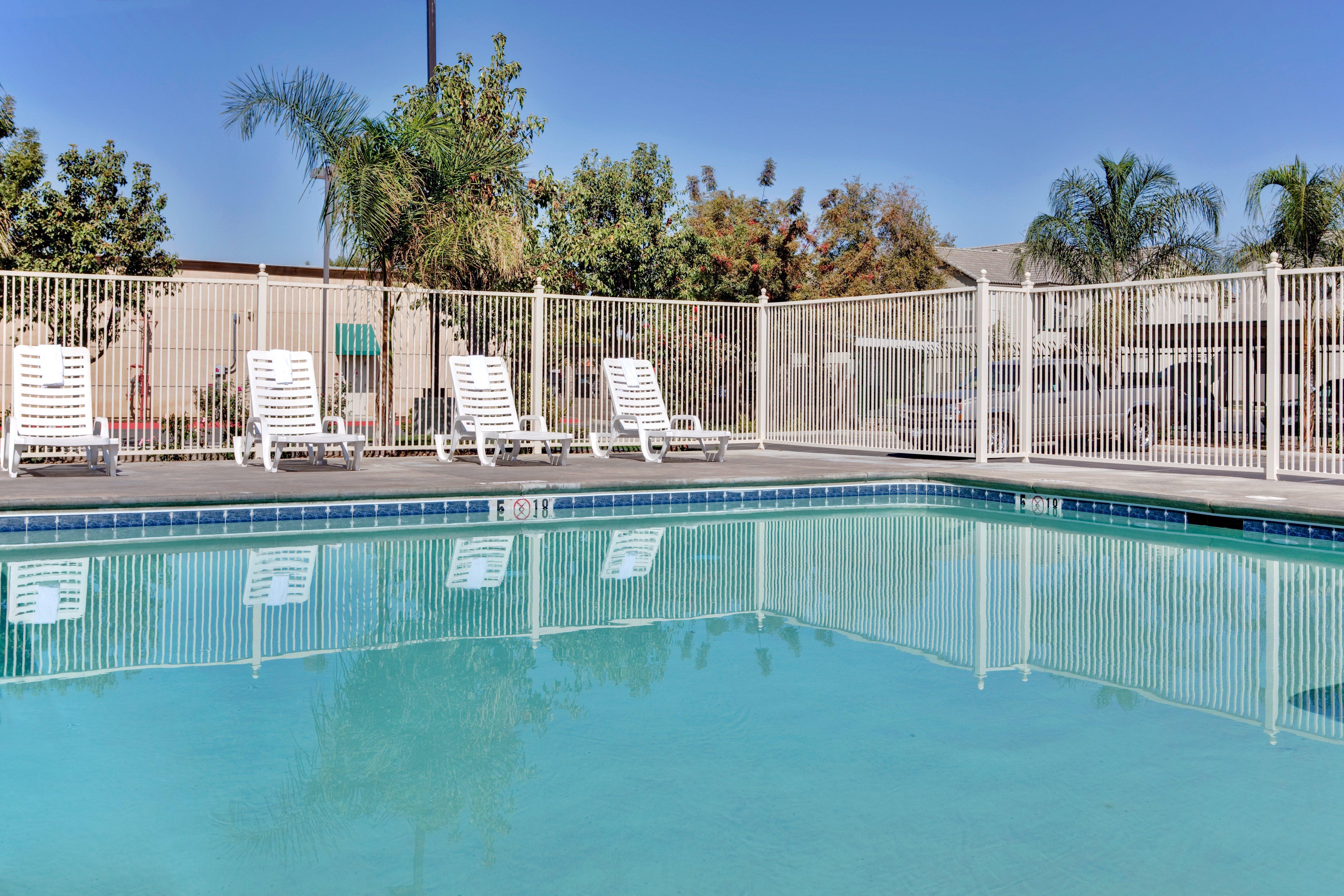 Holiday Inn Express Delano Highway 99 By Ihg Facilities photo