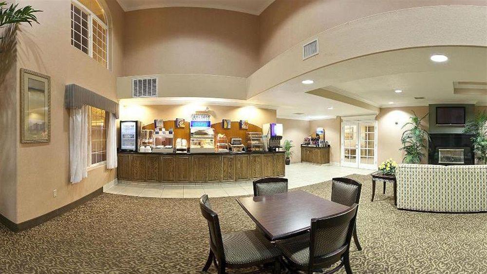 Holiday Inn Express Delano Highway 99 By Ihg Exterior photo