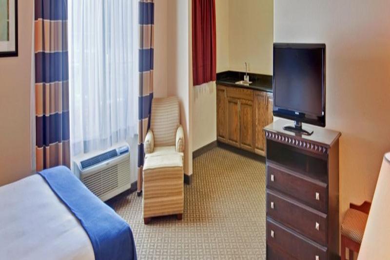 Holiday Inn Express Delano Highway 99 By Ihg Exterior photo
